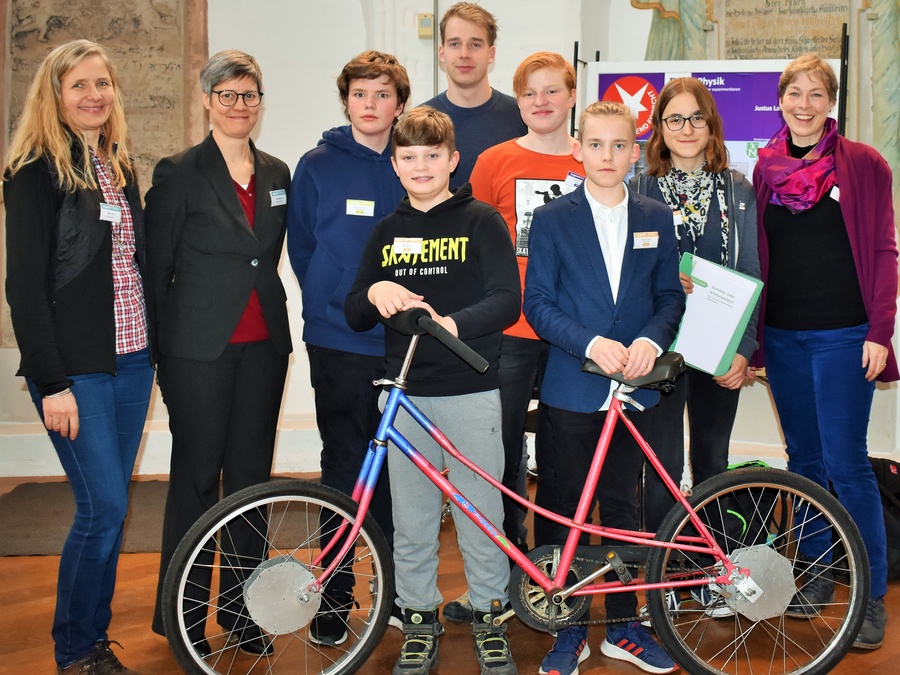 Titelbild: Jugend-forscht-Regionalwettbewerb:  Norbertus-Schüler glänzen in Stendal